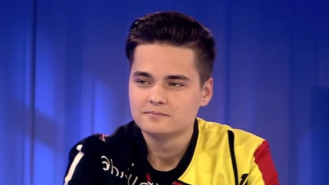 Selly, cel mai urmărit vlogger din România: UE e un lucru bun, de care ne batem joc / Doamna Andronescu vorbea despre respect, asta mi s-a părut cel mai comic