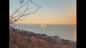 VIDEO Armata Ucrainei susține că luni dimineață au fost trase focuri de artilerie care au căzut în apă, de-a lungul coastei Odesei