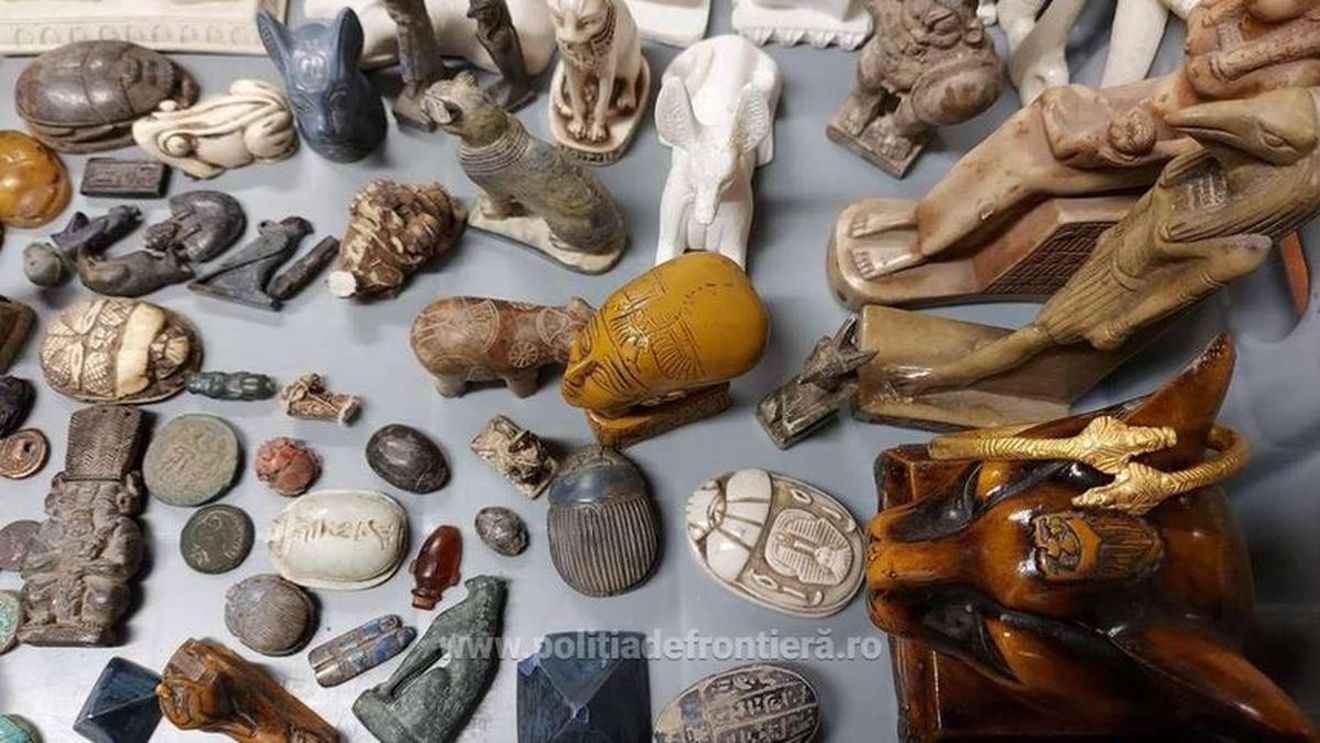Doi cetăţeni libanezi, depistaţi pe Aeroportul Otopeni cu 80 de artefacte arheologice, care par să facă parte din patrimoniul cultural egiptean