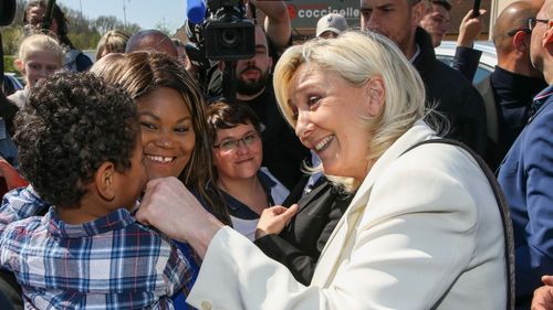 Alegeri parlamentare anticipate în Franța: Marine Le Pen promite "un guvern de uniune națională" în caz de victorie