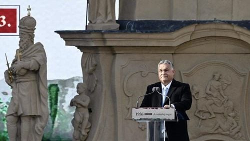 Is Viktor Orbán trapped by historical schizophrenia? How Hungary faces the choice between the West and the East again / The nature of its 'patronal autocracy'