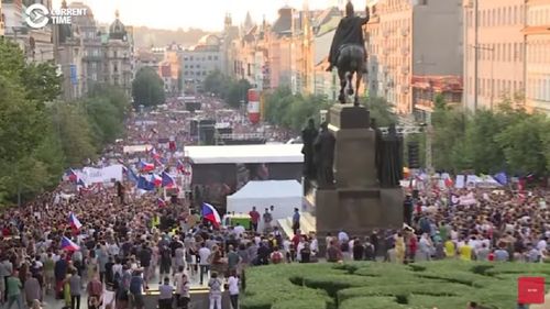 Mii de protestatari s-au strâns duminică în Praga într-o manifestație anti-restricții, în timp ce spitalele nu fac față ratei ridicate de înmulțire a infectărilor din Cehia
