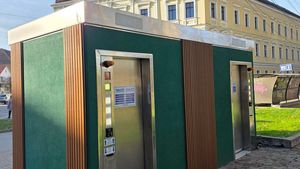 Noile toaletele din Caransebeș, vandalizate după șase zile de la inaugurare / Primărie: ”Nu ne-am așteptat ca astfel de fapte să apară într-un interval atât de mic”