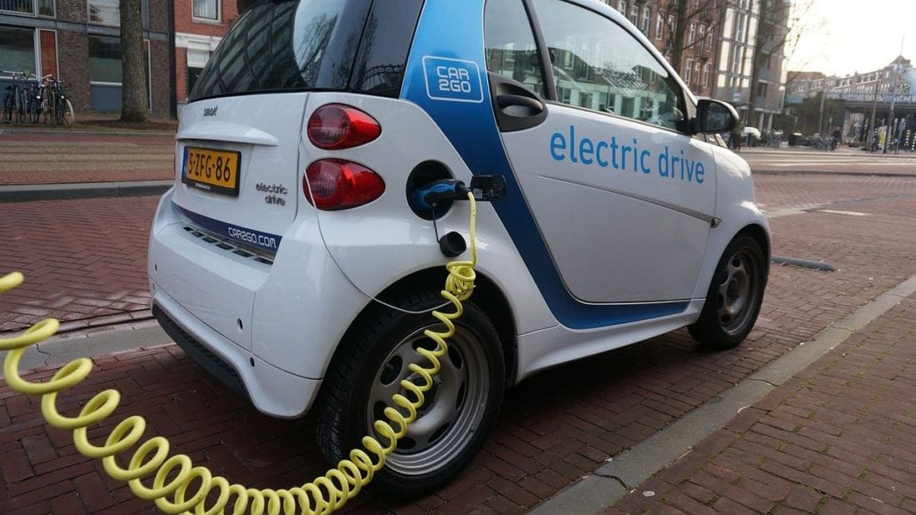 Vânzările de autoturisme ecologice, în creştere cu peste 65% în 2018, în România