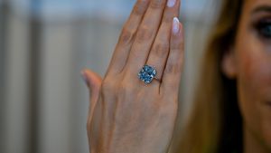 Un diamant albastru de 10 carate, estimat la 20 de milioane de dolari, va fi scos la licitație la Geneva