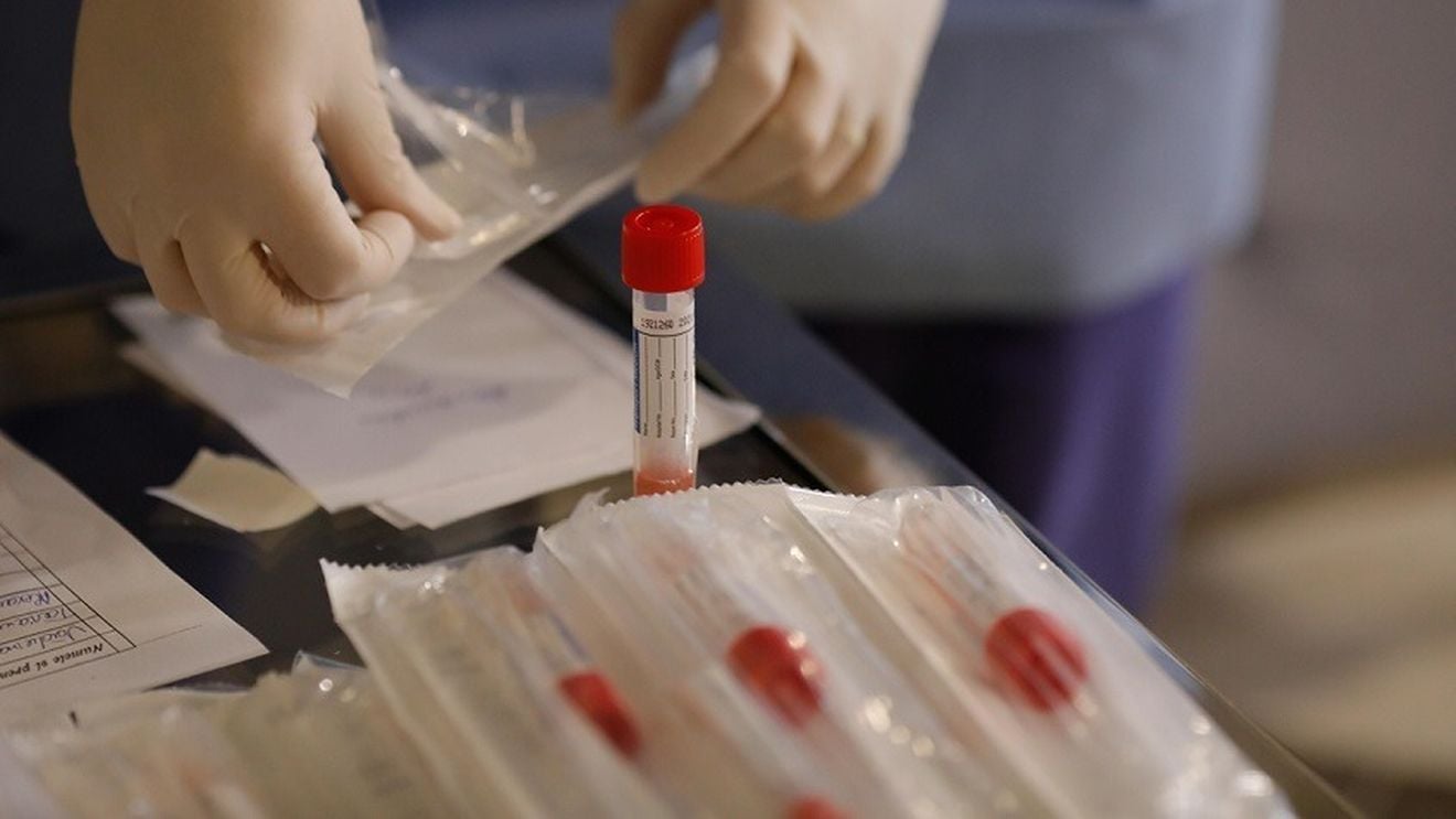 Cât costă testele Covid-19, după un an de pandemie