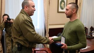 Unul dintre soldaţii ucraineni de pe Insula Şerpilor a fost decorat pentru serviciile sale / Polițistul de frontieră Roman Hrybov a fost eliberat de armata rusă
