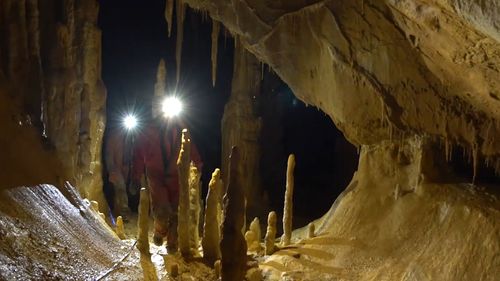 Lumea subterană a Apusenilor. Traseul peșterilor și avenelor unde putem fugi într-un weekend fierbinte: Scărișoara - Gârda Seacă