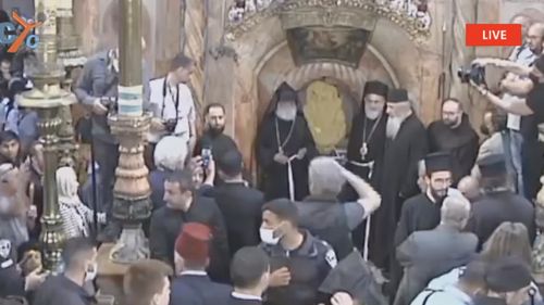 La Ierusalim, mii de persoane au asistat sâmbătă la ceremonia "luminii sfinte" în Biserica Sfântului Mormânt