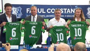 Premierul Nicolae Ciucă s-a afișat alături de Hagi și Gică Popescu într-o vizită la Ovidiu, fără să anunțe vreo decizie legată de sport