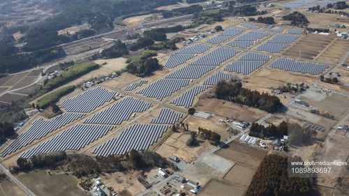 DATE | Criza energetică din Iran accelerează tranziția globală către energie regenerabilă: statele mizează pe solar, eolian și electrificare | Polonia, Franța, Japonia și Brazilia cresc investițiile în energie verde | Briefing înainte de summitul cu 60 de state de la Santa Marta