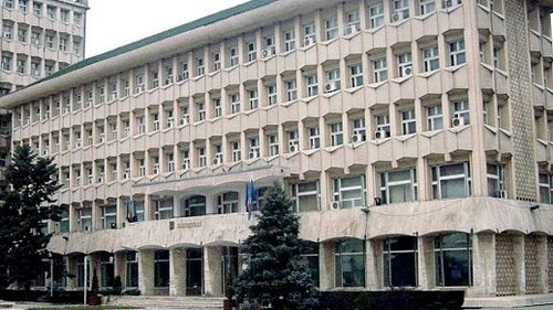 Prefectul de Dâmbovița s-a carantinat în sediul instituției. El a fost testat negativ la COVID-19, dar este contact direct al unui caz confirmat