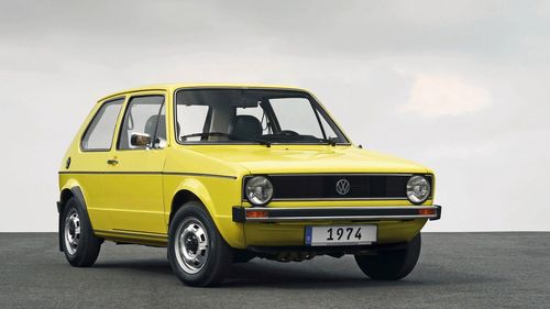 Cele mai populare mașini clasice / Top zece mașini second hand care le trezesc nostalgii pasionaților de automobile