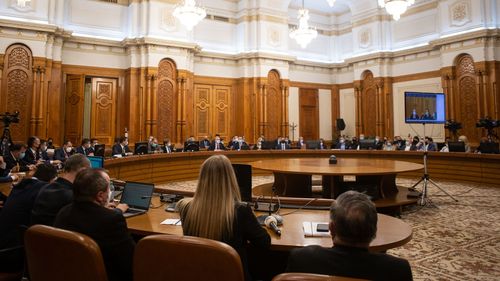 Birourile permanente ale Camerei Deputaților și Senatului se reunesc vineri la 16:00 pentru declanșarea procedurilor privind desemnarea Consiliului de Administrație al radioului și televiziunii publice