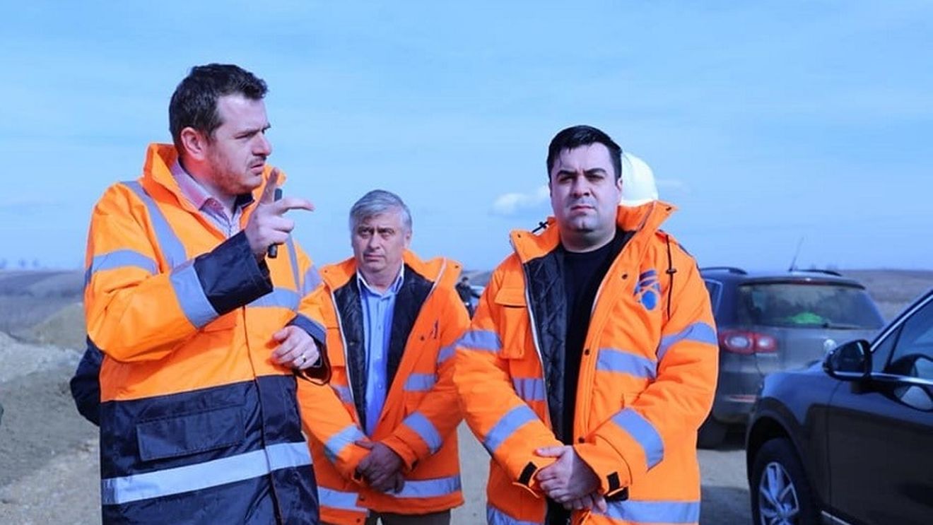 Ministrul Transporturilor: Niște șmecheri vor să blocheze anumite proiecte și atunci le contestă / Dacă ministerul nu se zbătea, România în momentul acesta nu avea ce să semneze / Ar trebui să fim mai patrioţi, să nu ne mai subestimăm, să îi dăm exemplu pe alţii