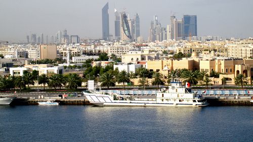 Mărturii ale românilor blocați în Dubai: „Suntem îngrijorați și primim puține informații de la autoritățile naționale” / Zeci de elevi din Suceava și Vrancea plecați în excursie nu se pot întoarce acasă