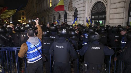 Deputatul AUR Tiberiu Claudiu Barstan, la protestul din faţa BEC, de duminică seară: Am fost în calitate de cetăţean român, nu am instigat pe nimeni / Acesta a postat imagini din timpul altercaţiilor