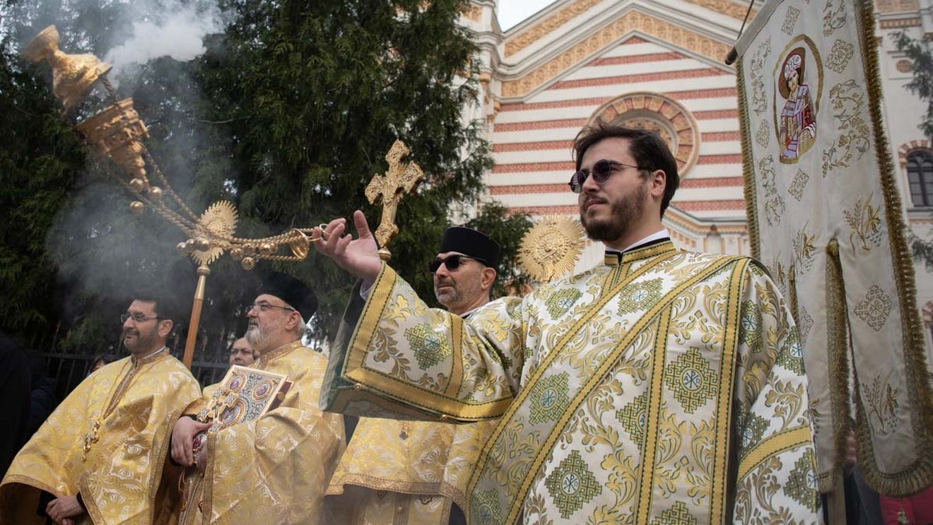 De ce consideră Nicușor Dan neconstituționale modificările la Legea Cultelor / CCR discută marți sesizarea președintelui pe document, dar și ce reclamă ICCJ și AUR privind pensiile private