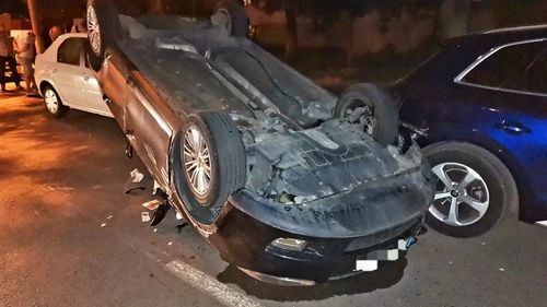 Un șofer băut a lovit patru mașini parcate pe o stradă din Slobozia. Bărbatul avea o alcoolemie de 1,15 la mie