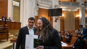 GALERIE FOTO Liderii AUR salută declarația conservatorilor europeni la Varșovia în ziua în care împart nuiele parlamentarilor români, premierului Ciucă și președintelui Iohannis