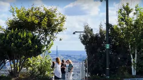 Idei de călătorie: Buncărul din Hamburg, fost reper militar, transformat în hotel și „oază verde” cu parc pe acoperiș