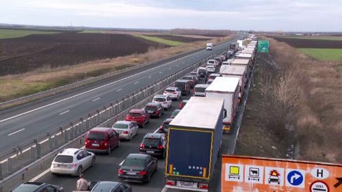 „Nu am pomenit așa ceva. Nu se înaintează deloc”. Aglomerație infernală în Vama Nădlac II, după sărbătorile de iarnă 