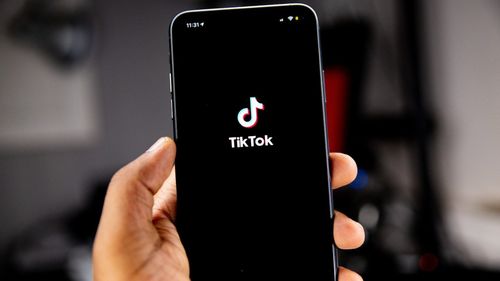 Posibilitatea interzicerii TikTok-ului în SUA agită lumea modei și comerțului online