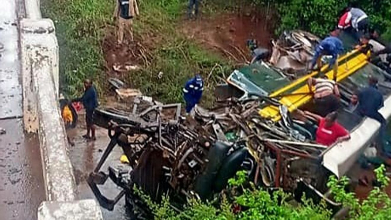 Africa de Sud: Accident între un autobuz și un camion blindat, 20 de morți, 60 de răniți
