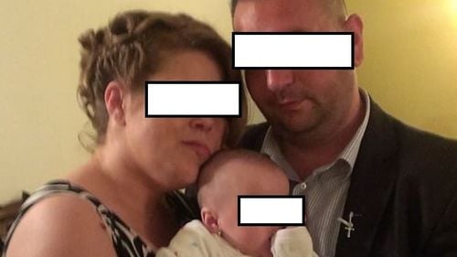 O asistentă de la un spital din București, judecată pentru că ar fi făcut o înțelegere prin care a luat copilul unei femei care născuse în unitatea medicală. Parchetul a depus apel după ce părinții fake și mama adevărată au fost achitați pentru prescrierea faptelor