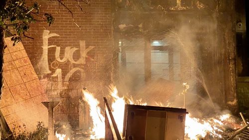 Ministrul Justiției din SUA: Protestatari violenţi şi anarhişti au deturnat manifestaţii legitime pentru a semăna devastarea şi distrugerea