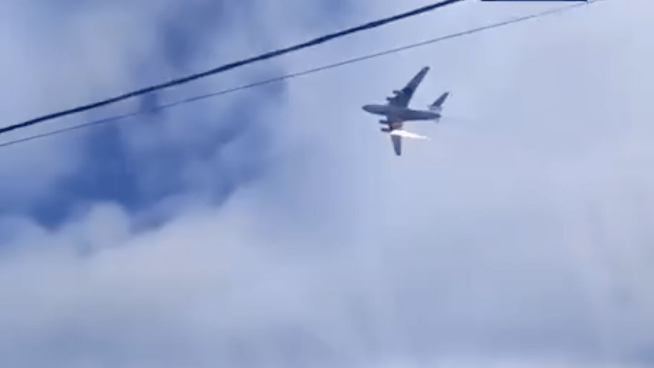 Un avion militar rusesc cu 15 persoane la bord s-a prăbușit