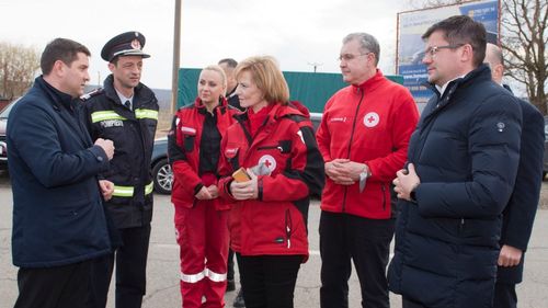 Crucea Roșie Română cumpără telefoane iPhone 13 și Samsung Galaxy S22 și stârnește reacții dure pe rețelele sociale / Din conducerea instituției fac parte principesa Margareta și Raed Arafat