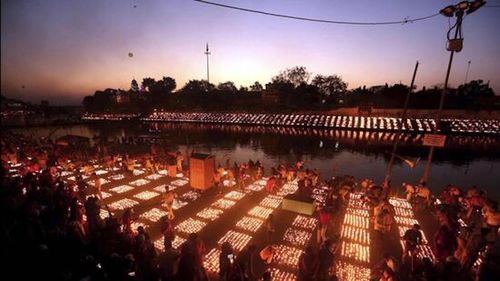 Record mondial de lămpi cu ulei aprinse / Peste un milion au fost aprinse cu ocazia unui festival hindus