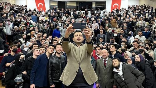 Bayraktar, drona-vedetă în războiul din Ucraina este fabricată de compania ginerelui lui Erdogan și denumită după acesta/ Ucrainenii au un ”imn al războiului” cu numele dronei turcești/ Ce înseamnă ”bayraktar”