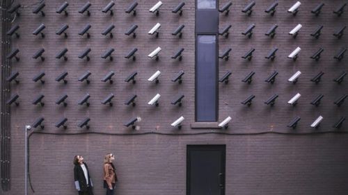 The Register: Confidențialitatea a murit secolul trecut, singura cale de a merge înainte este off-grid