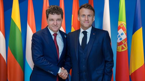 POLITICO: Nicușor Dan se află în centrul unui triunghi amoros Macron – Merz / Nicușor Dan a dat ambelor tabere motive să creadă că le va alege