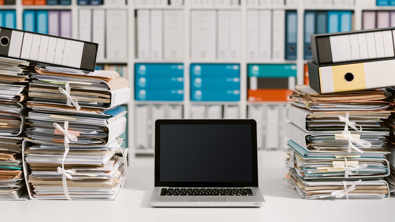 Premierul Bolojan discută cu reprezentanţii instituţiilor din subordinea Guvernului pe tema reducerii cheltuielilor