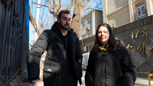 Viralul săptămânii: Cum s-a rostogolit povestea cuplului care a crezut că în Rusia e democrație / Doi români, expulzați și interziși 50 de ani după ce au vrut să vadă ”Rusia reală”
