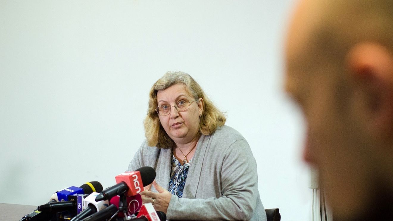 Directorul medical al celui mai mare spital din Transilvania povestește cele două momente critice în care a fost salvată de masca sanitară. Medicul îndeamnă autoritățile să angajeze specialiști în comunicare pentru a gestiona relația cu societatea