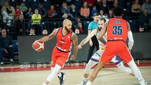 CSM Oradea învinge PAOK Salonic şi continuă cursa pentru sferturile  FIBA Europe Cup la baschet masculin