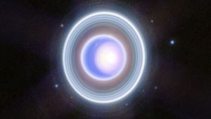 FOTO Caracteristicile misterioase ale planetei Uranus, dezvăluite într-o nouă imagine a telescopului James Webb / Cum arată inelele, lunile și atmosfera gigantului de gheață / Un an pe Uranus, circa 84 de ani tereștri. Dar o zi, numai 17 ore