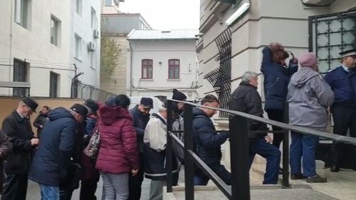 VIDEO Instanța Supremă amână Dosarul Revoluţiei pentru 21 februarie. 5000 de persoane au fost citate vineri. Ion Iliescu nu s-a prezentat, iar avocatul lui a spus că va cere retrimiterea dosarului la parchet