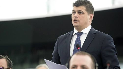 Metoda stupul de albine gol. Europarlamentarul Laurențiu Rebega, trimis în judecată de DNA sub acuzația de fraudare a fondurilor europene prin înființarea de exploatații apicole false