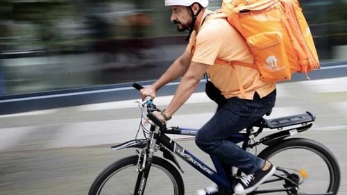 Cum au înșelat trei adolescenți din Tecuci livratorii de mâncare la domiciliu: Au indus în eroare 30 de livratori în 23 de județe, susțin procurorii