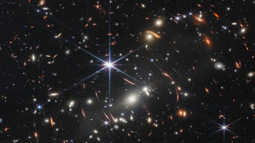 Telescopul spaţial James Webb s-ar putea să fi găsit cea mai îndepărtată galaxie observată vreodată