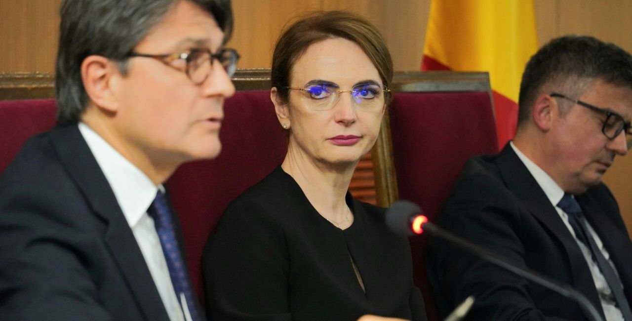 BREAKING Ilie Bolojan anunță că sesizează CCR pentru soluționarea unui conflict juridic de natură constituțională cu Înalta Curte / ”Instanța perturbă direct echilibrul bugetar național, act ce reprezintă o ingerință directă în autoritatea executivă a statului” / Curtea Supremă contestă dreptul guvernului