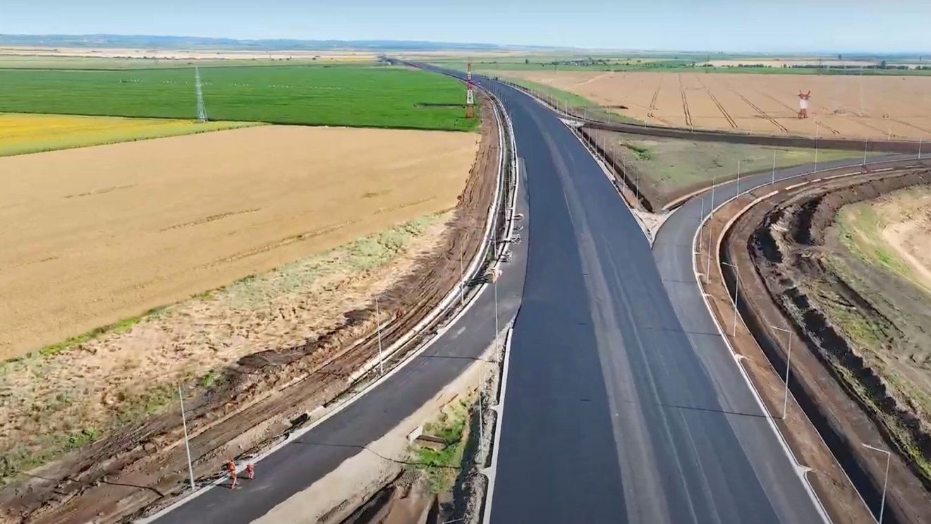 Şeful CNAIR, după o vizită pe tronsonul Focşani - Bacău al Autostrăzii Moldova (A7), împreună cu Ilie Bolojan şi cu ministrul Transporturilor: Sunt şanse reale ca anul acesta să deschidem circulaţia cel puţin până la Adjud (50 km)