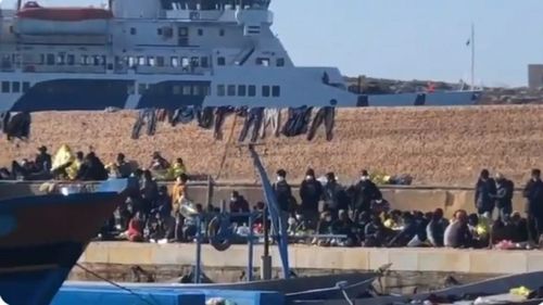 209 de noi migranți ilegali sosiți în Lampedusa într-o singură noapte. O barcă s-a răsturnat, un mort găsit la câţiva metri de coastă