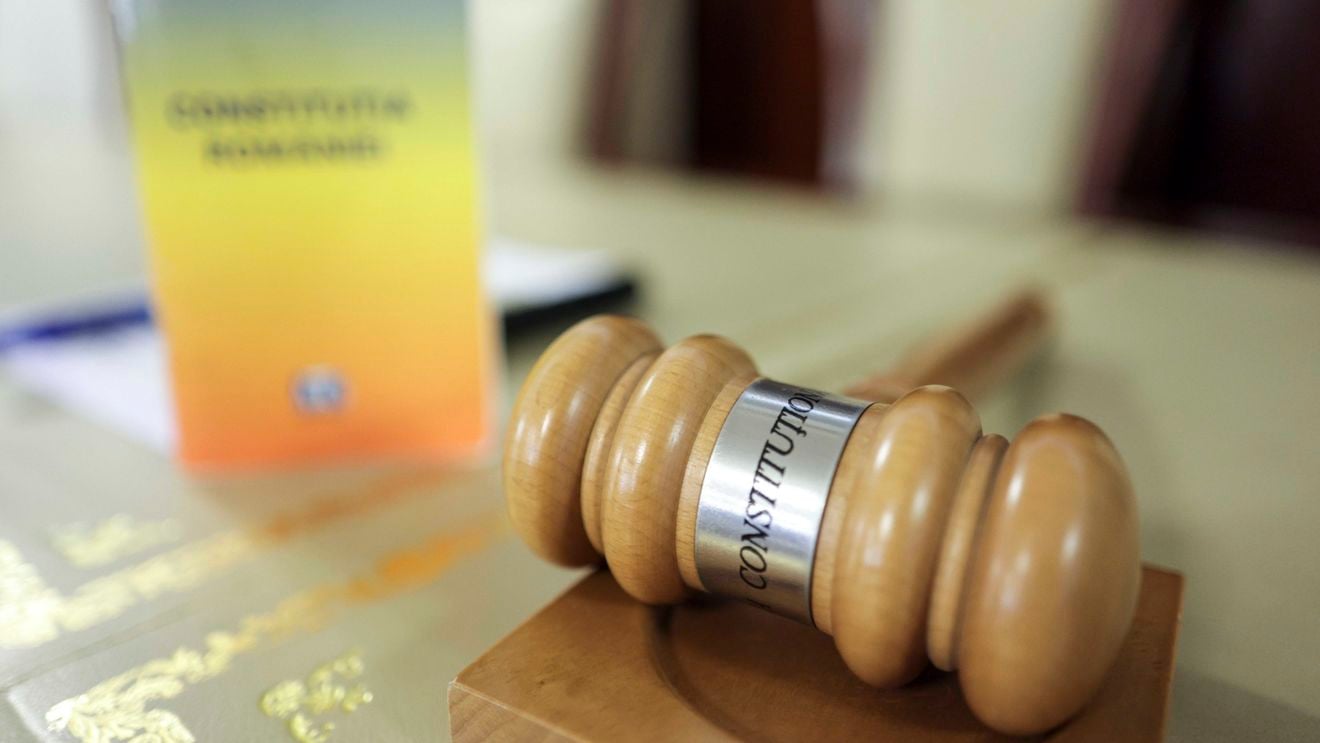 BREAKING Curtea Constituțională a mutat pe 10 decembrie termenul de judecată pe sesizarea AUR la legea care crește taxele locale și impozitul pe dividende. Guvernul ceruse CCR să judece mai repede, după ce primul termen a fost 21 ianuarie 2026