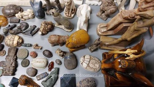Doi cetăţeni libanezi, depistaţi pe Aeroportul Otopeni cu 80 de artefacte arheologice, care par să facă parte din patrimoniul cultural egiptean